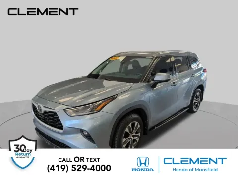 Gray 2021 Toyota Highlander XLE for sale in Mansfield, OH