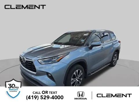 Gray 2021 Toyota Highlander XLE for sale in Mansfield, OH
