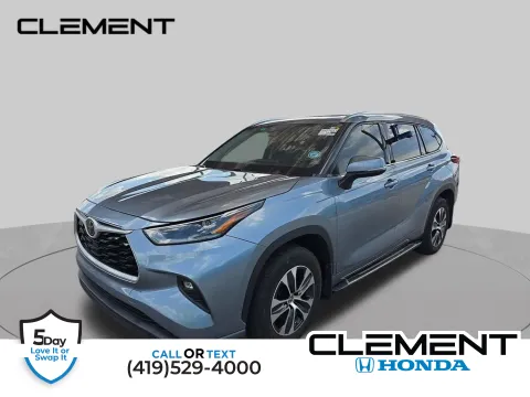 Gray 2021 Toyota Highlander XLE for sale in Mansfield, OH