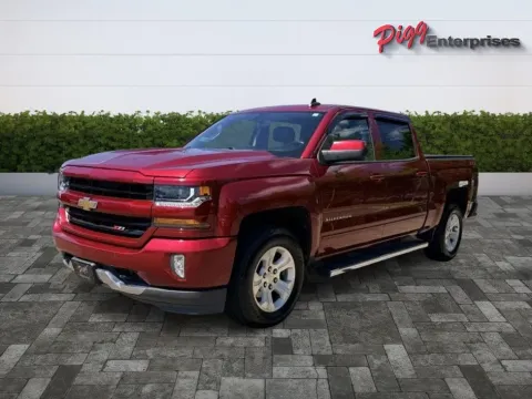 More photos of 2018 CHEVROLET SILVERADO 1500 CREW CAB LT Z71 4WD at Pigg Enterprises, AL