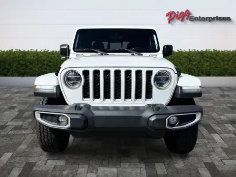 More photos of 2022 JEEP GLADIATOR CREW CAB OVERLAND 4WD at Pigg Enterprises, AL