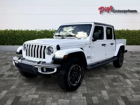 More photos of 2022 JEEP GLADIATOR CREW CAB OVERLAND 4WD at Pigg Enterprises, AL