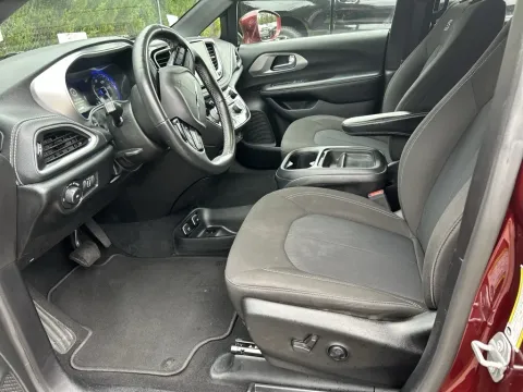More photos of 2021 CHRYSLER PACIFICA TOURING 2WD at Pigg Enterprises, AL