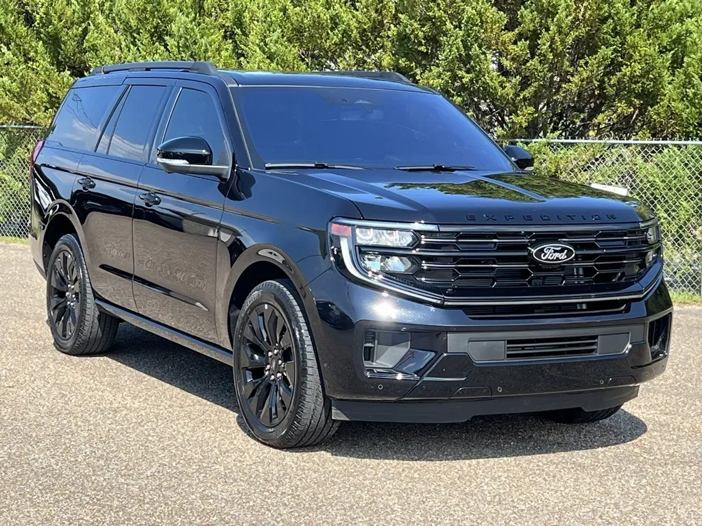 More photos of 2025 FORD EXPEDITION PLATINUM 4WD at Pigg Enterprises, AL