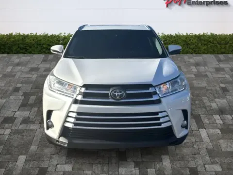 More photos of 2019 TOYOTA HIGHLANDER XLE 2WD at Pigg Enterprises, AL