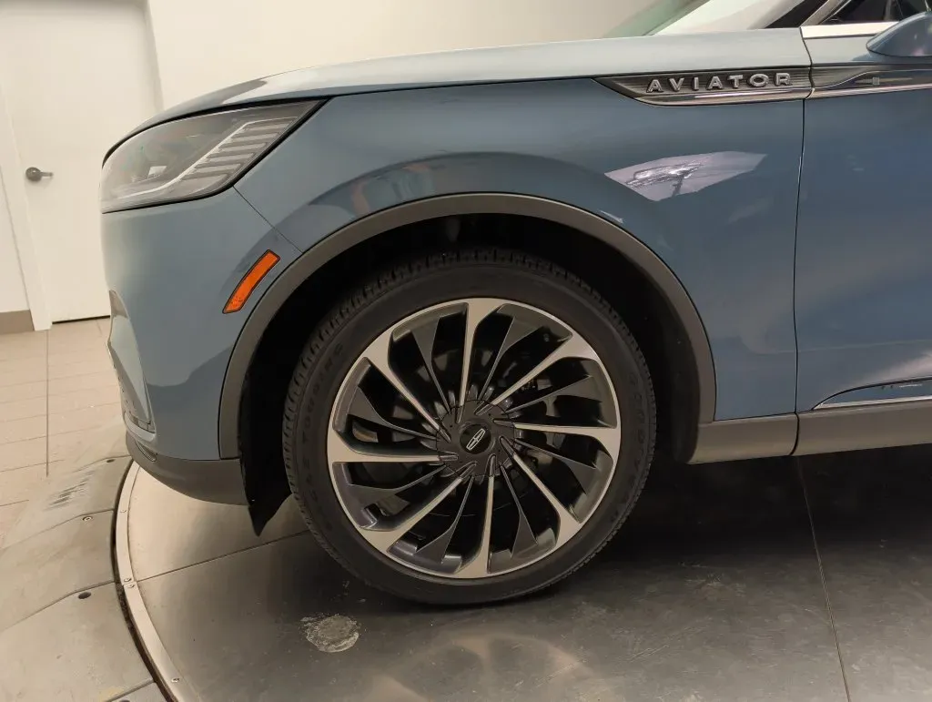 Lincoln Aviator photo 27
