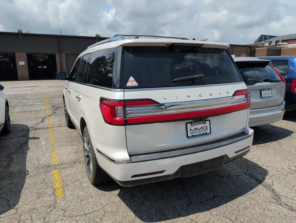 Lincoln Navigator photo 8
