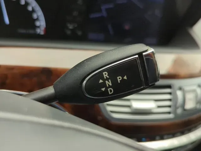 Mercedes-Benz S-Class photo 14