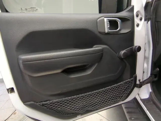 Jeep Wrangler photo 9