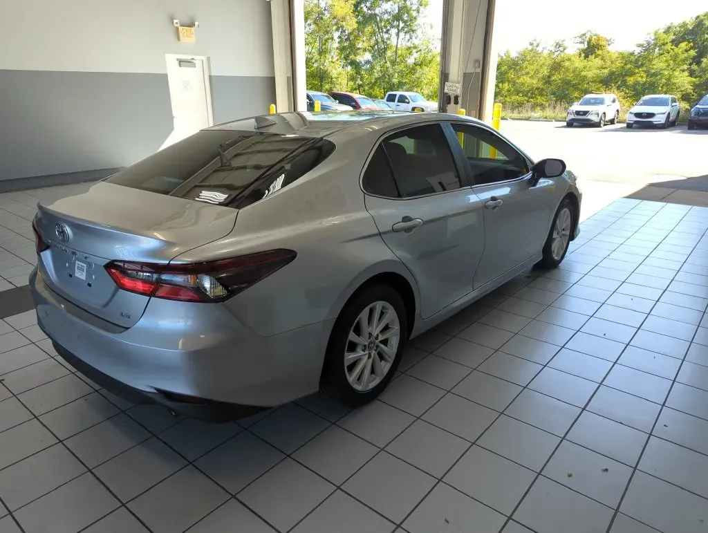 Toyota Camry photo 5