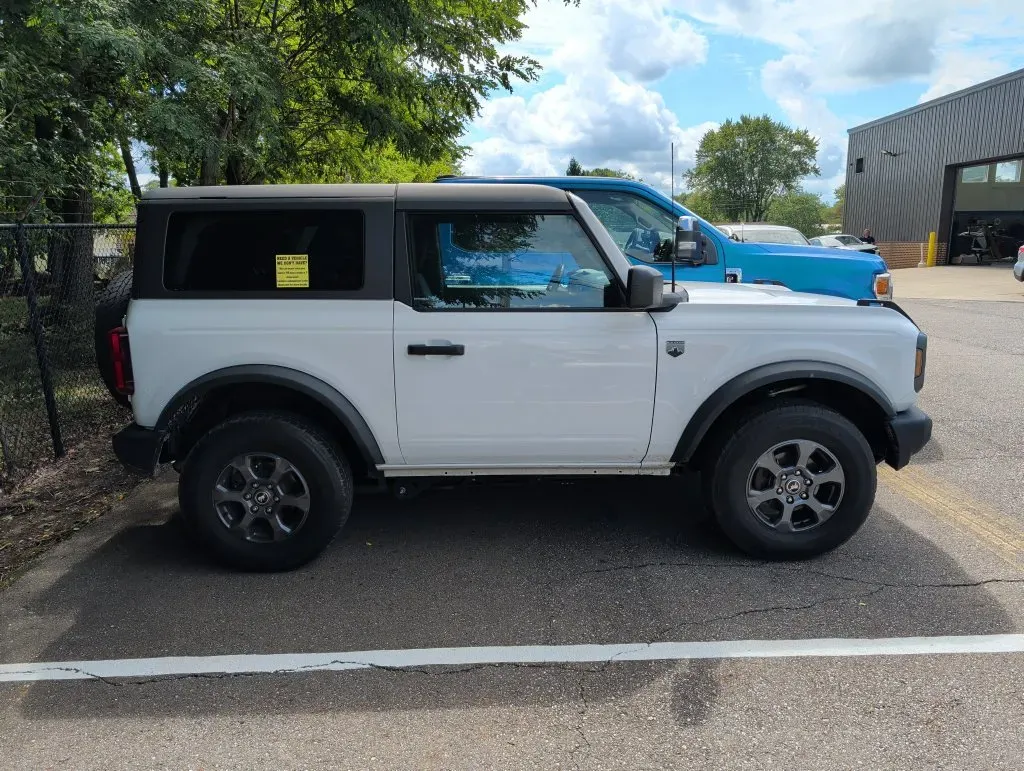 Ford Bronco photo 6
