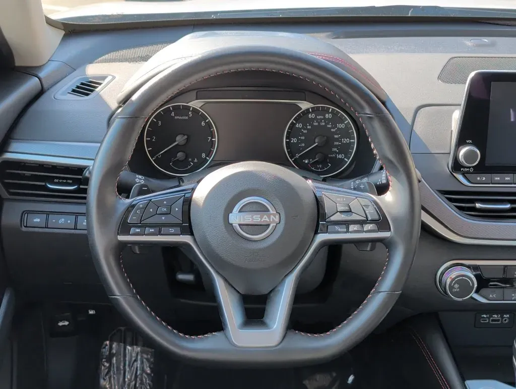 Nissan Altima photo 15