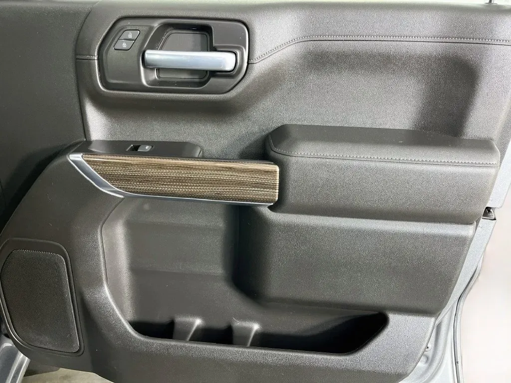 Chevrolet Silverado photo 28