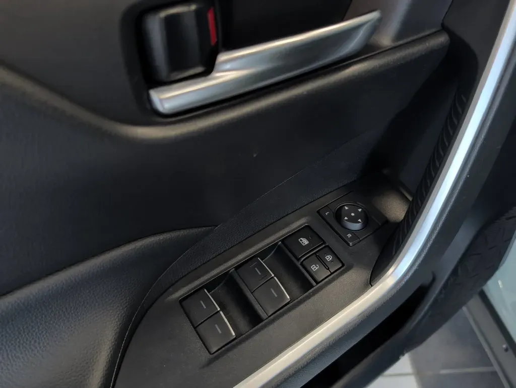 Toyota RAV4 photo 11