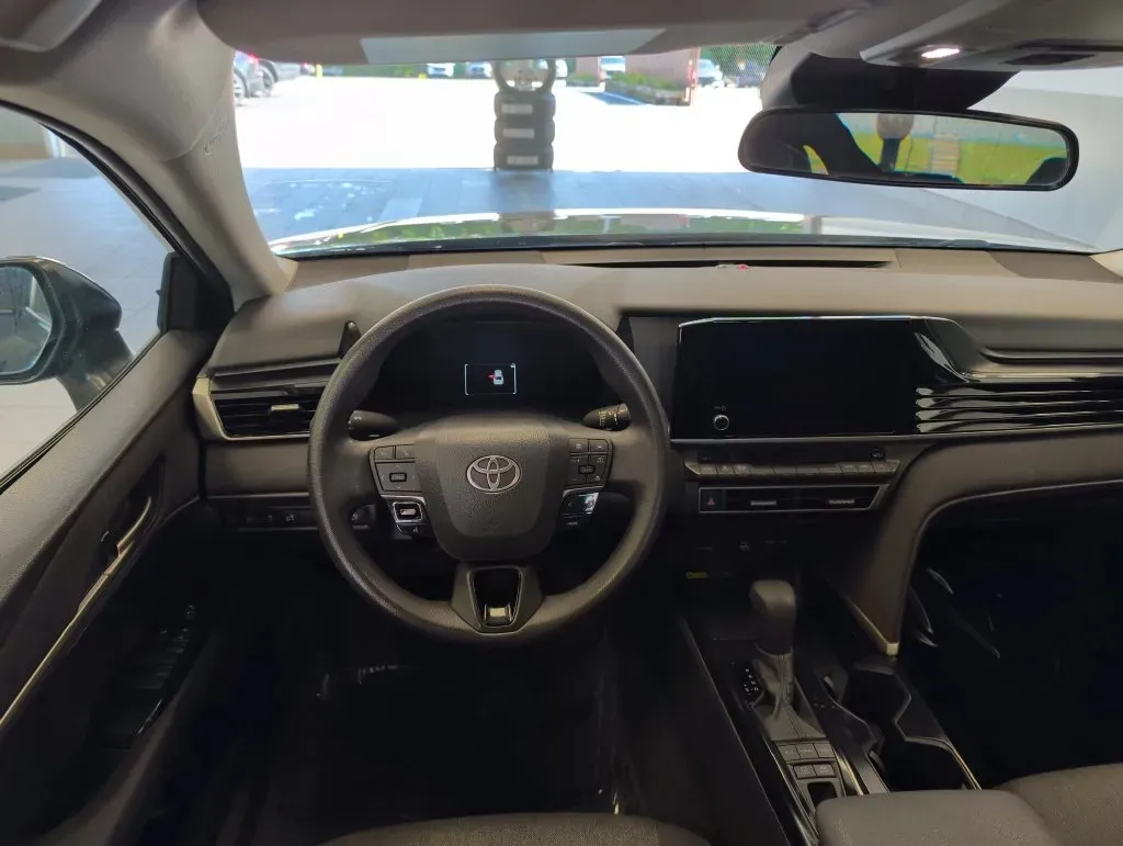 Toyota Camry photo 18