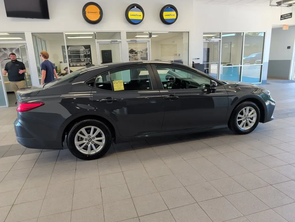 Toyota Camry photo 7