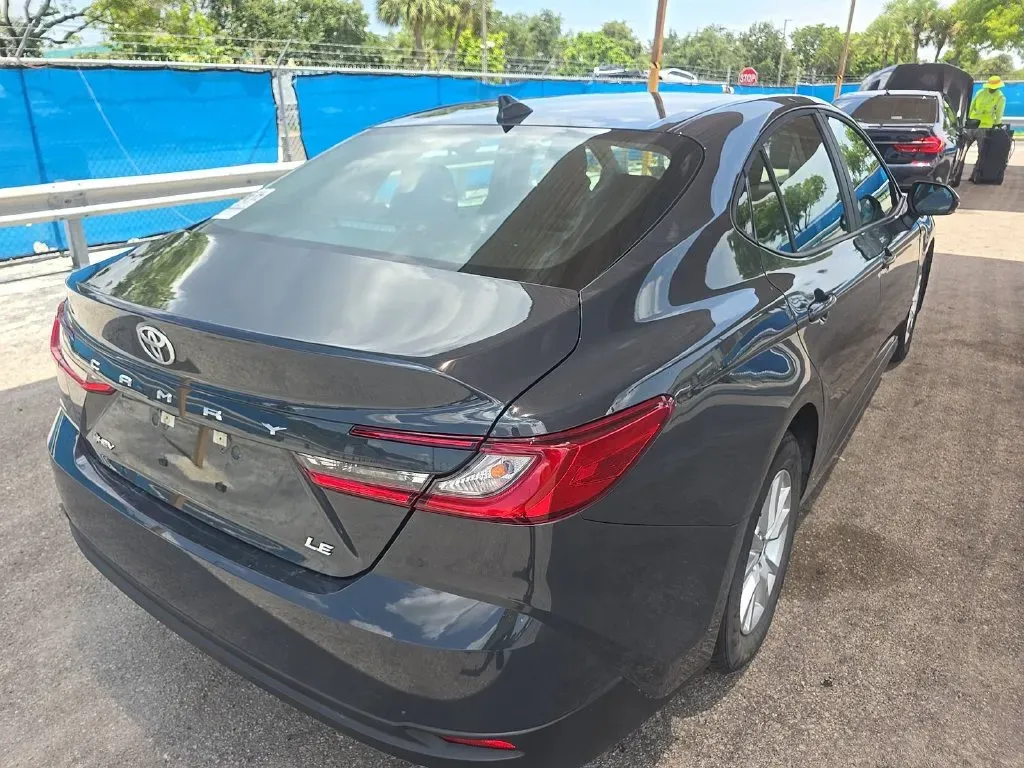 Toyota Camry photo 5