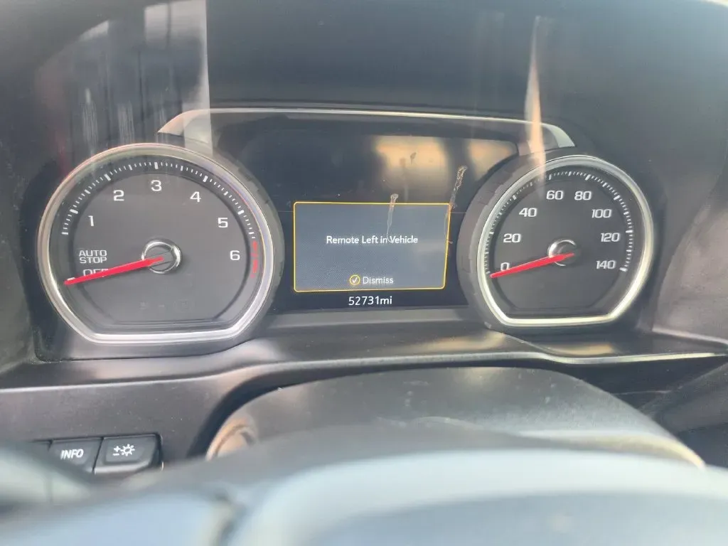 Chevrolet Silverado photo 2