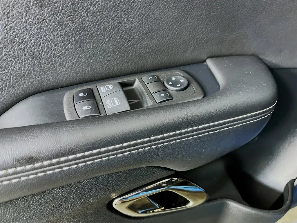 Dodge Challenger photo 26