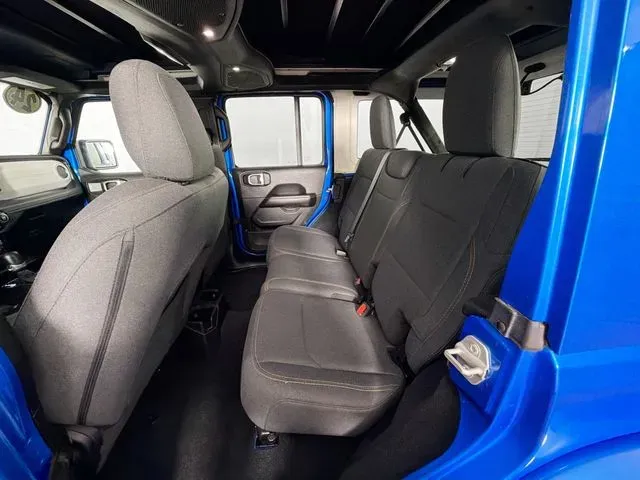 2024 Jeep Wrangler 4-Door Sahara - Photo 23