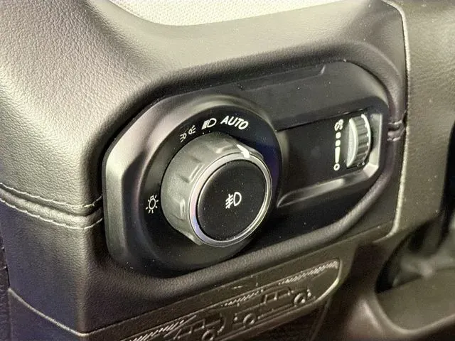 2024 Jeep Wrangler 4-Door Sahara - Photo 10