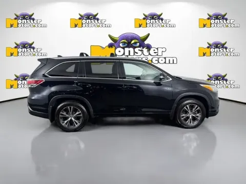 More photos of 2016 Toyota Highlander XLE V6 at Monster Motors - Jackson, MI, MI
