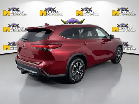 More photos of 2020 Toyota Highlander XLE at Monster Motors - Jackson, MI, MI