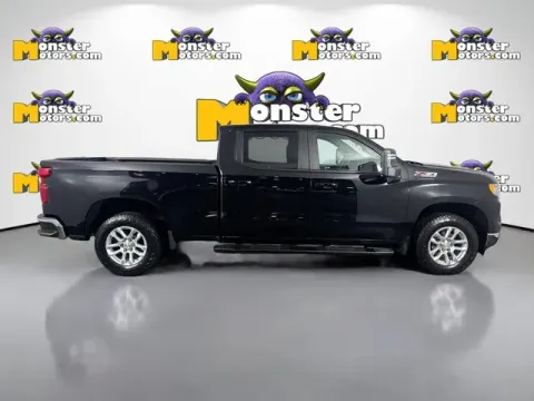 More photos of 2022 Chevrolet Silverado 1500 LT at Monster Motors - Jackson, MI, MI