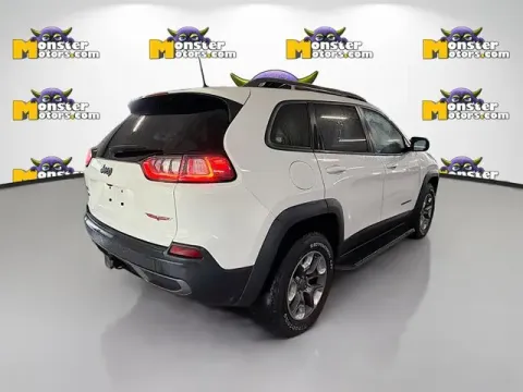 More photos of 2019 Jeep Cherokee Trailhawk at Monster Motors - Jackson, MI, MI