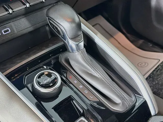 2024 Chevrolet Colorado ZR2 - Photo 17