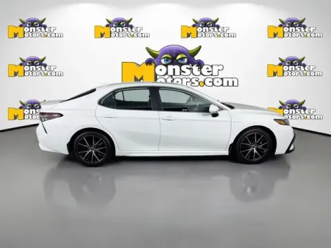More photos of 2022 Toyota Camry SE at Monster Motors - Jackson, MI, MI