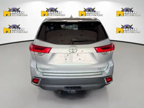 More photos of 2017 Toyota Highlander XLE at Monster Motors - Jackson, MI, MI