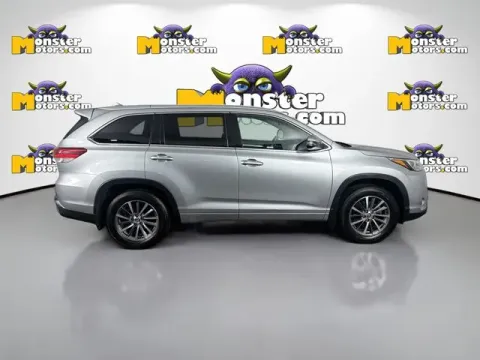 More photos of 2017 Toyota Highlander XLE at Monster Motors - Jackson, MI, MI