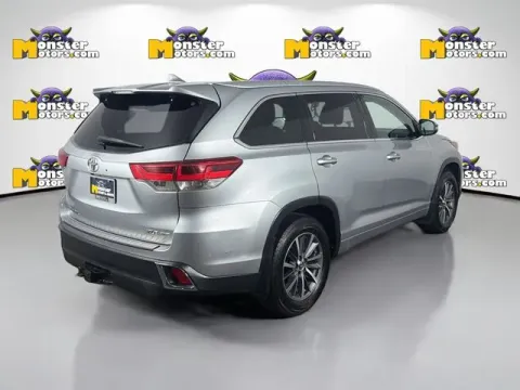 More photos of 2017 Toyota Highlander XLE at Monster Motors - Jackson, MI, MI