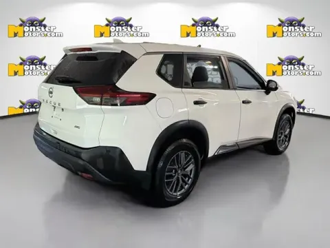 More photos of 2021 Nissan Rogue S at Monster Motors - Jackson, MI, MI