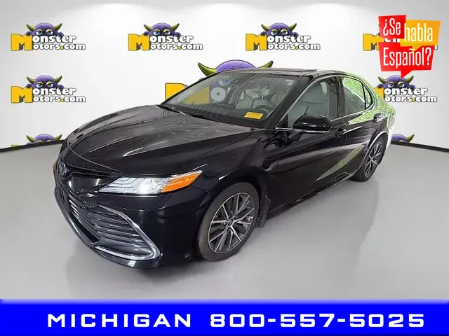 Black 2022 Toyota Camry Hybrid XLE for sale in Michigan Center, MI