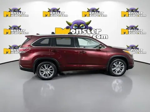 More photos of 2016 Toyota Highlander XLE V6 at Monster Motors - Jackson, MI, MI