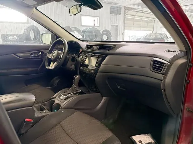 2019 Nissan Rogue SV - Photo 12