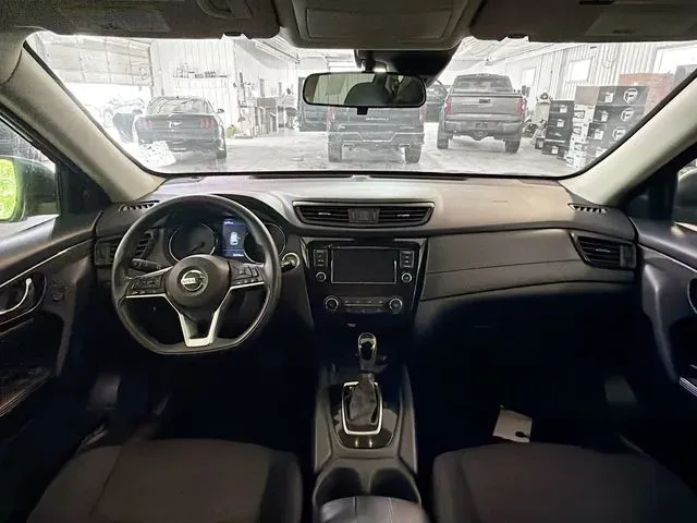 2019 Nissan Rogue SV - Photo 10