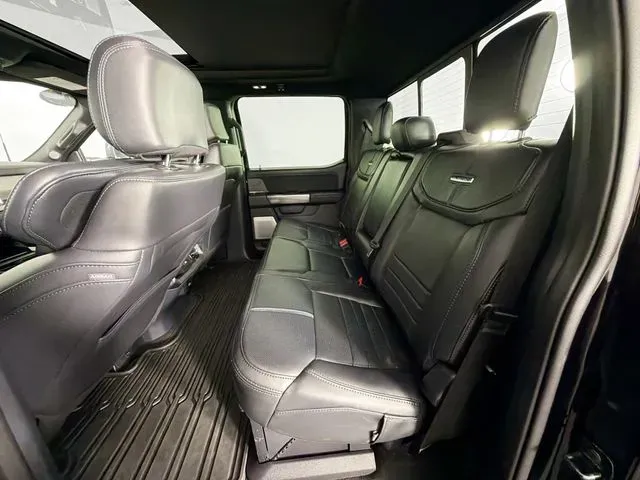 2025 Ford F-450 Super Duty Platinum - Photo 25