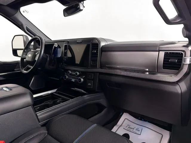 2025 Ford F-450 Super Duty Platinum - Photo 31