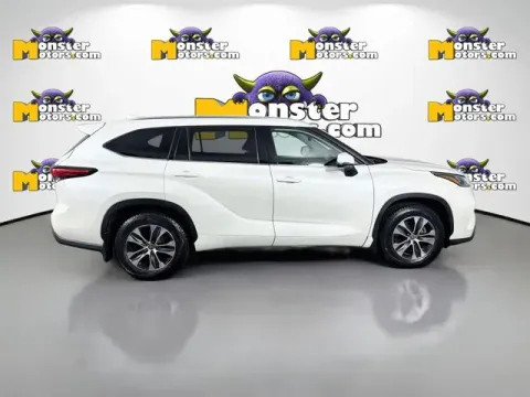 More photos of 2021 Toyota Highlander XLE at Monster Motors - Jackson, MI, MI