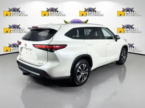 More photos of 2021 Toyota Highlander XLE at Monster Motors - Jackson, MI, MI