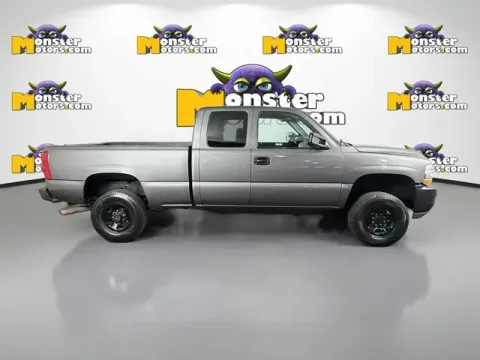 More photos of 2001 Chevrolet Silverado 2500 HD LS at Monster Motors - Jackson, MI, MI