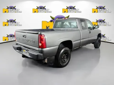 More photos of 2001 Chevrolet Silverado 2500HD LS at Monster Motors - Jackson, MI, MI