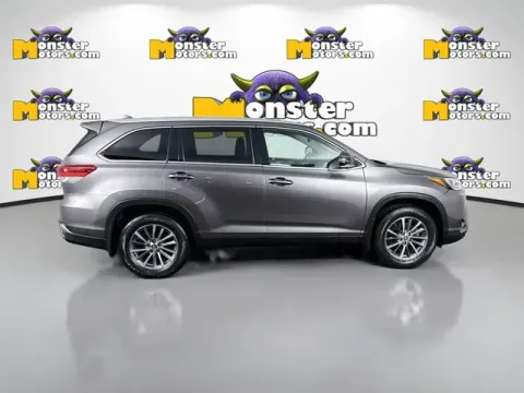 More photos of 2019 Toyota Highlander XLE at Monster Motors - Jackson, MI, MI