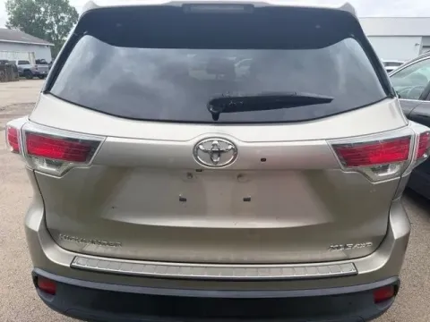 More photos of 2014 Toyota Highlander XLE V6 at Monster Motors - Jackson, MI, MI