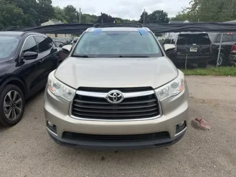 Photos of 2014 Toyota Highlander XLE V6 for sale in Michigan Center, MI at Monster Motors - Jackson, MI
