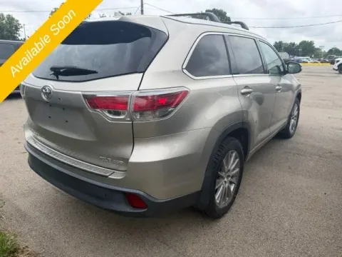 More photos of 2014 Toyota Highlander XLE V6 at Monster Motors - Jackson, MI, MI