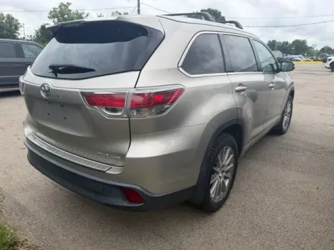 More photos of 2014 Toyota Highlander XLE V6 at Monster Motors - Jackson, MI, MI